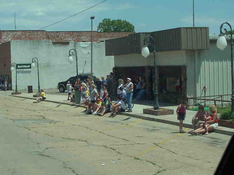 Image012.jpg (750x563; 35 KBytes)