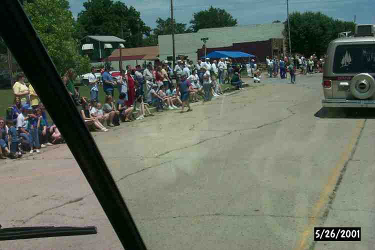 Parade Crowd.JPG (750x500; 31 KBytes)