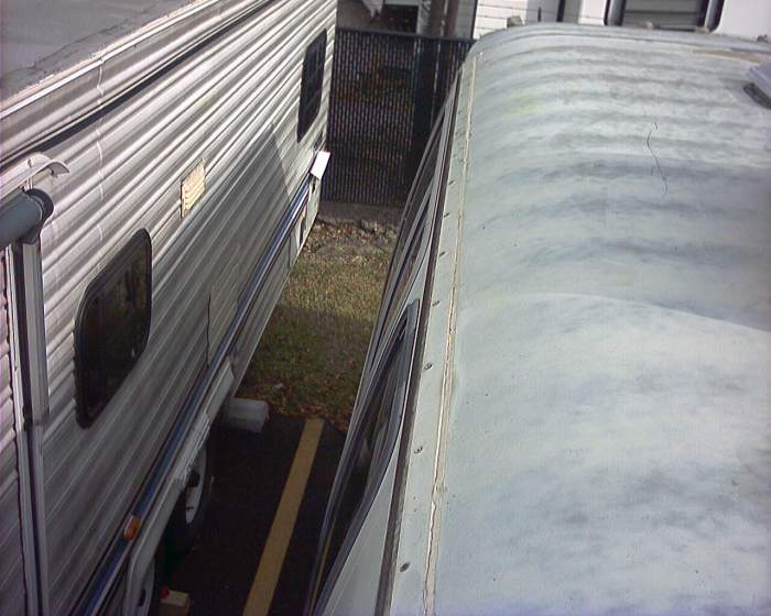 75 E II L Drip Rail 02.JPG (700x560; 72 KBytes)