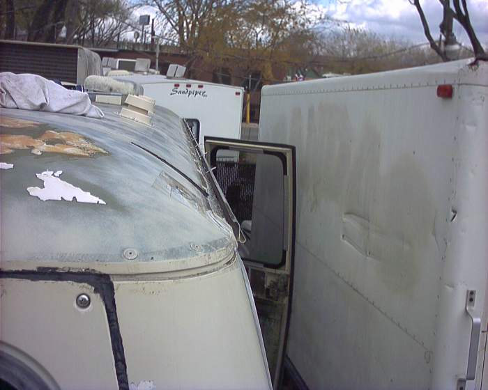 75 E II R Drip Rail Rear 05.JPG (700x560; 63 KBytes)