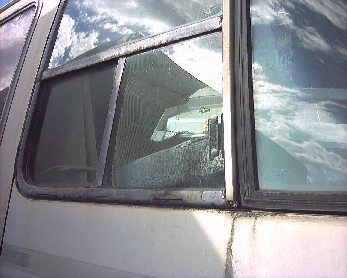 75 E II RF Passenger Window 01.jpg (700x560; 55 KBytes)