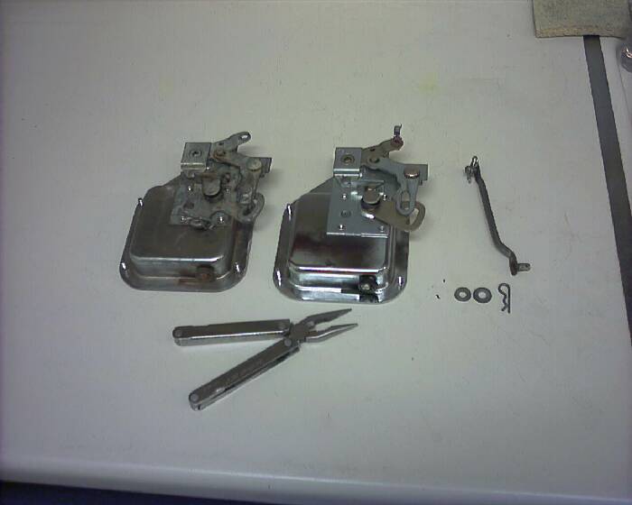 Door Latches 01.jpg (700x560; 24 KBytes)
