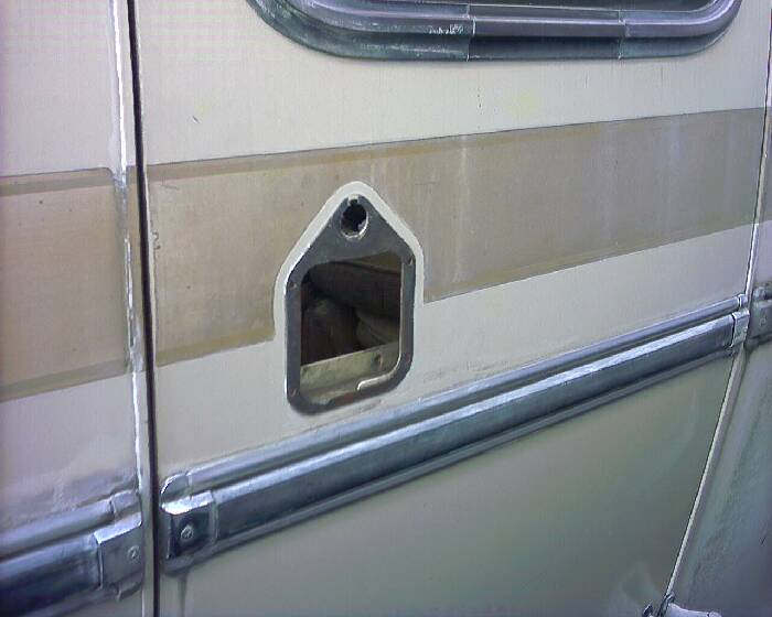 Exterior Door Latch Hole.jpg (700x560; 35 KBytes)